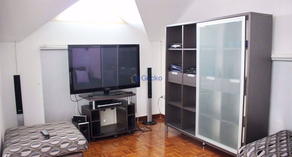 For rent 6 bedrooms house in East Pattaya, Pattaya