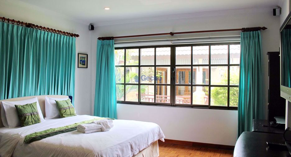 For rent 6 bedrooms house in East Pattaya, Pattaya