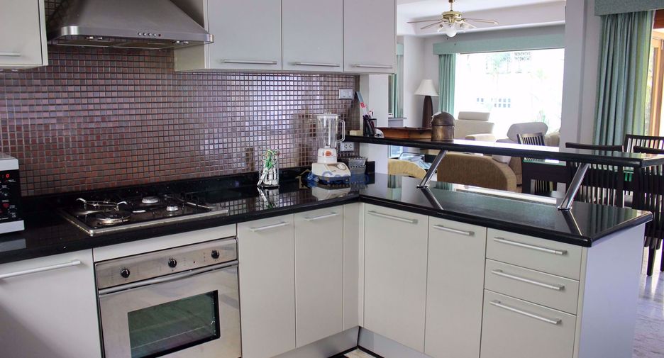 For rent 6 bedrooms house in East Pattaya, Pattaya