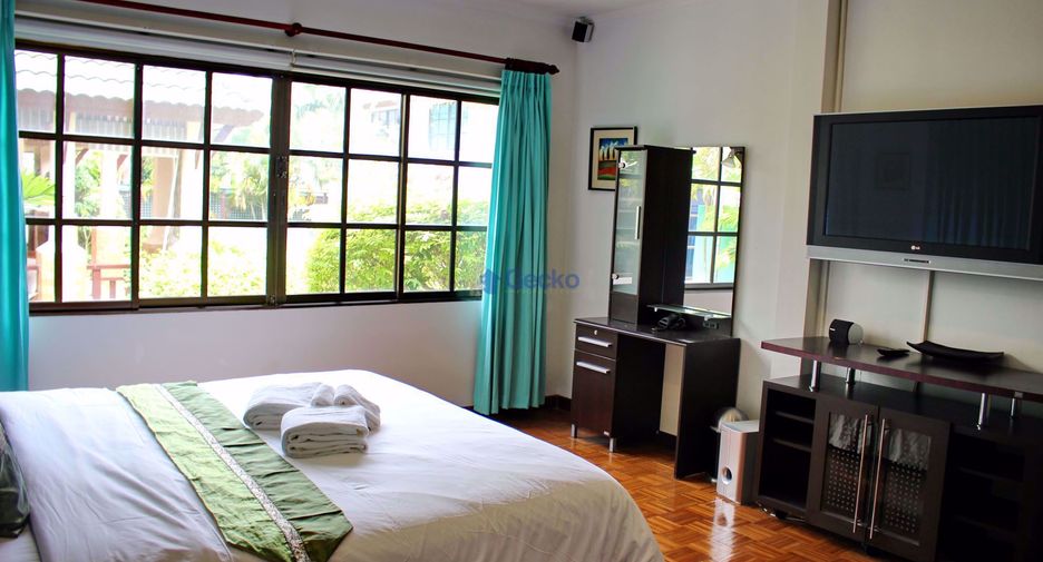 For rent 6 bedrooms house in East Pattaya, Pattaya