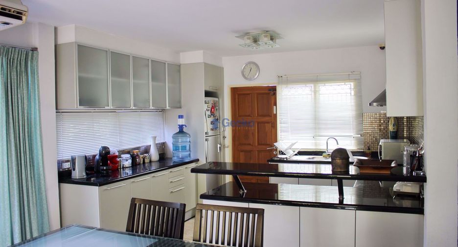For rent 6 bedrooms house in East Pattaya, Pattaya