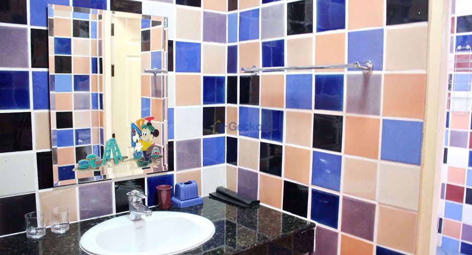 For rent 6 bedrooms house in East Pattaya, Pattaya