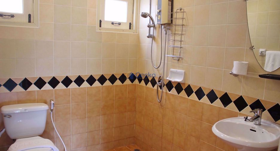 For rent 6 bedrooms house in East Pattaya, Pattaya