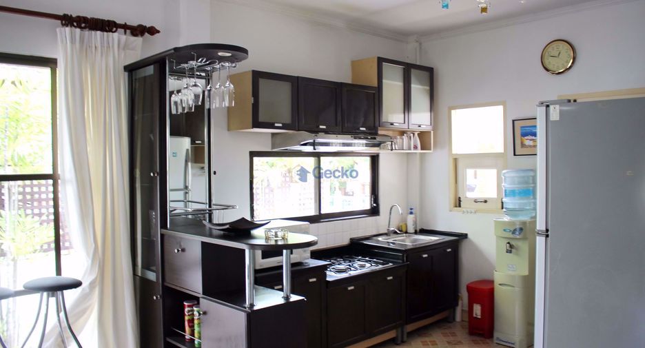 For rent 6 bedrooms house in East Pattaya, Pattaya