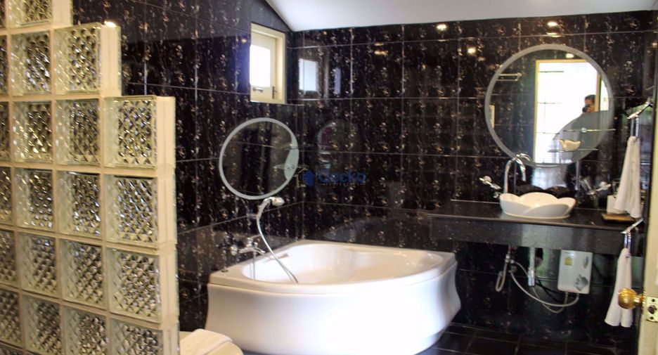 For rent 6 bedrooms house in East Pattaya, Pattaya