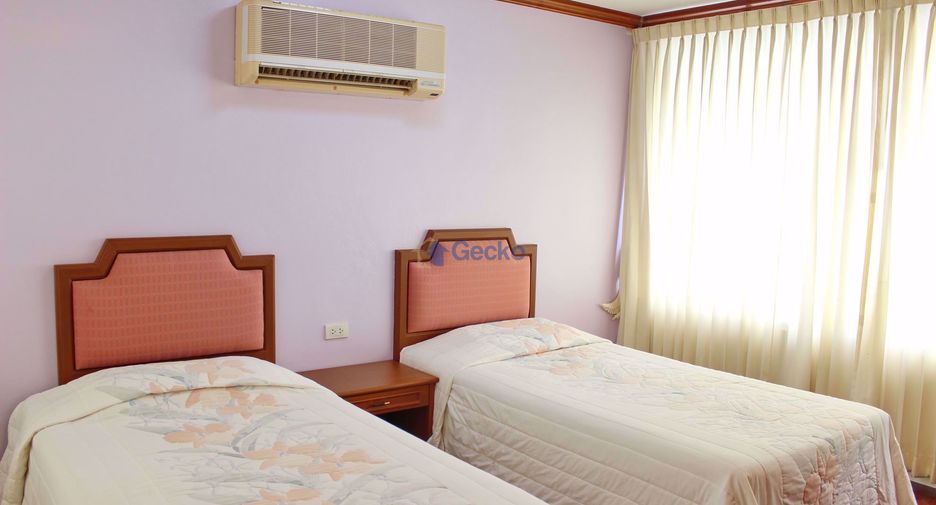 For rent 3 bedrooms condo in Pratumnak, Pattaya