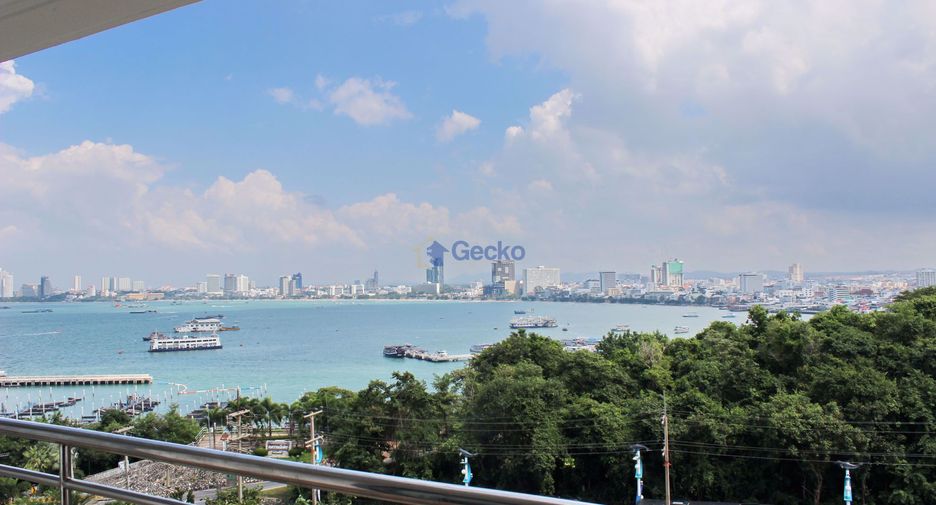 For rent 3 bedrooms condo in Pratumnak, Pattaya