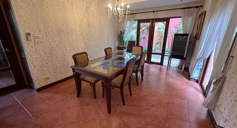 Casa en alquiler de 4 habitaciones en Jomtien, Pattaya