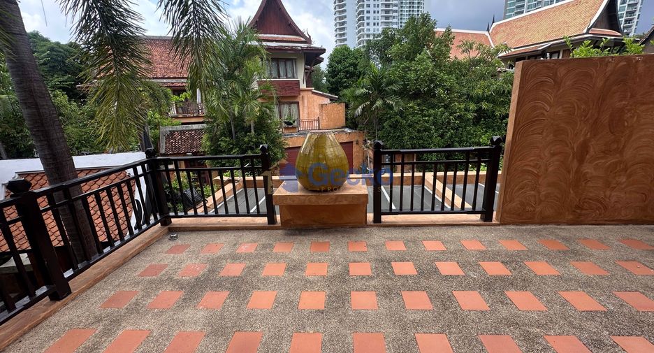 Casa en alquiler de 4 habitaciones en Jomtien, Pattaya