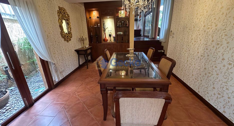 Casa en alquiler de 4 habitaciones en Jomtien, Pattaya