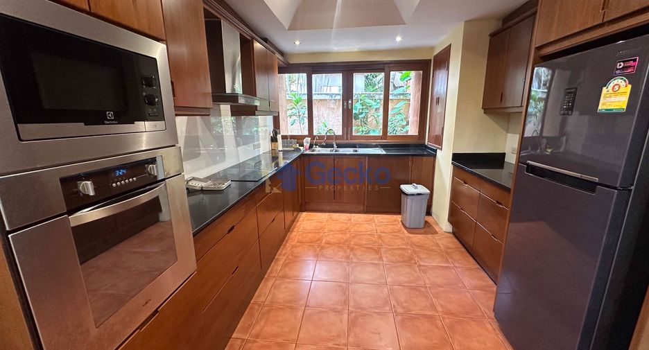 Casa en alquiler de 4 habitaciones en Jomtien, Pattaya