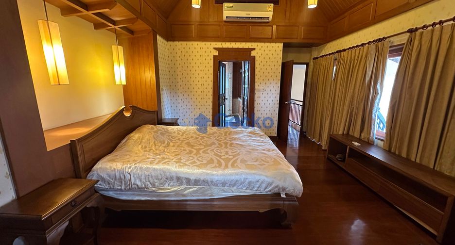Casa en alquiler de 4 habitaciones en Jomtien, Pattaya