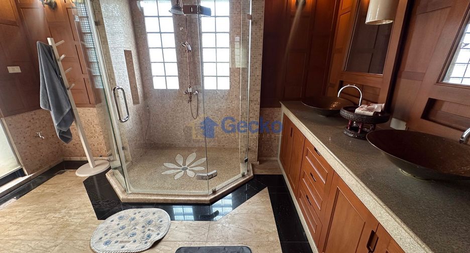 Casa en alquiler de 4 habitaciones en Jomtien, Pattaya