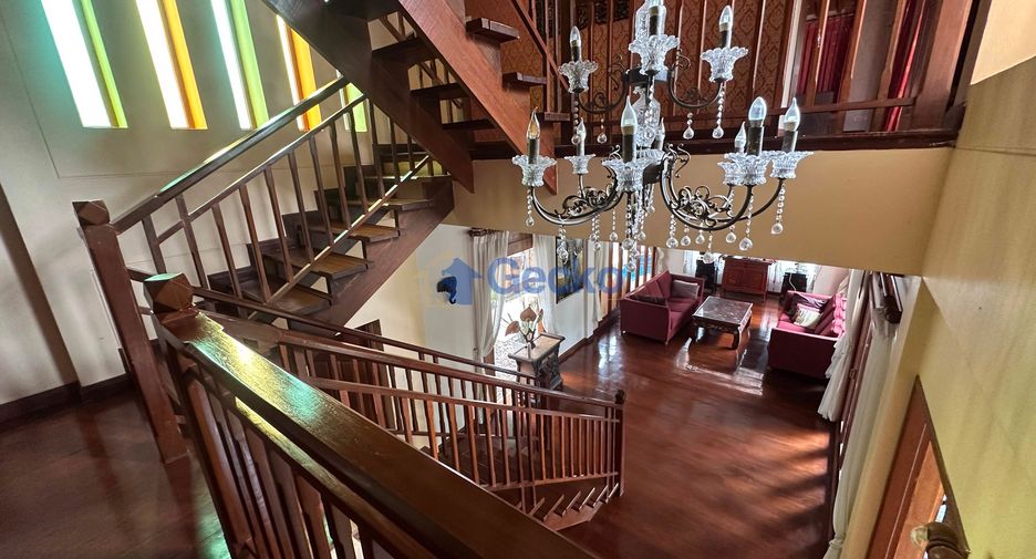 Casa en alquiler de 4 habitaciones en Jomtien, Pattaya