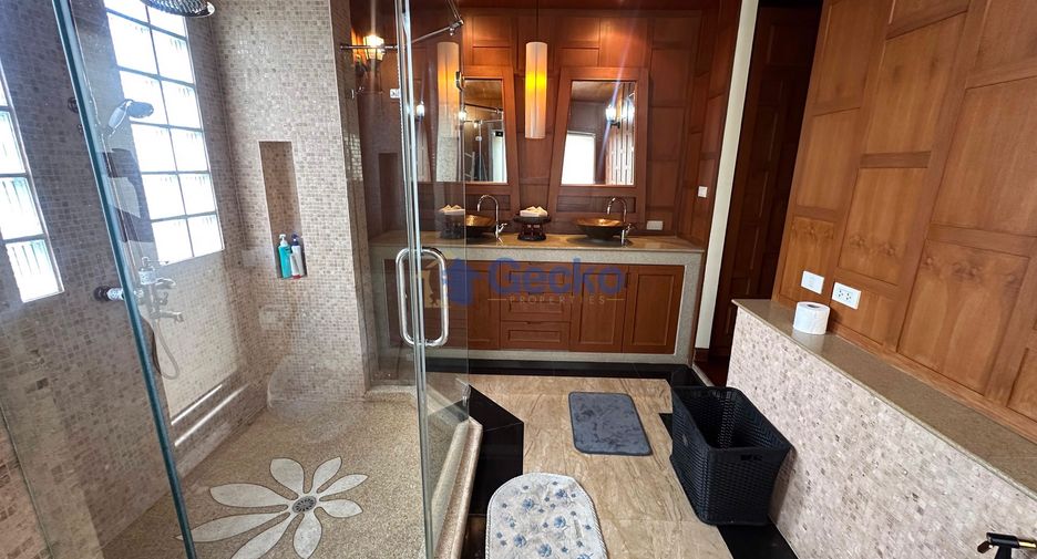 Casa en alquiler de 4 habitaciones en Jomtien, Pattaya
