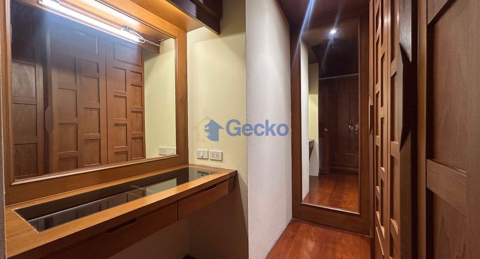 Casa en alquiler de 4 habitaciones en Jomtien, Pattaya