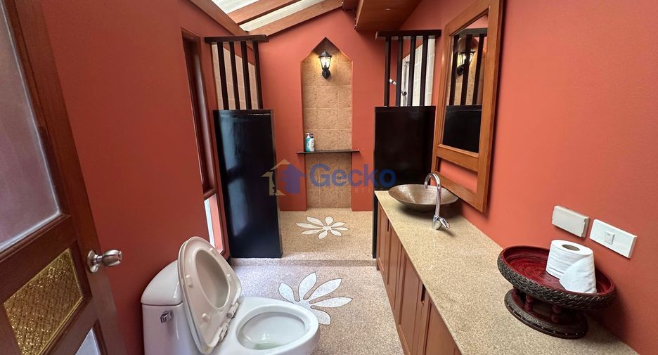 Casa en alquiler de 4 habitaciones en Jomtien, Pattaya