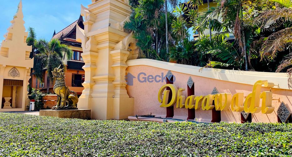 Casa en alquiler de 4 habitaciones en Jomtien, Pattaya