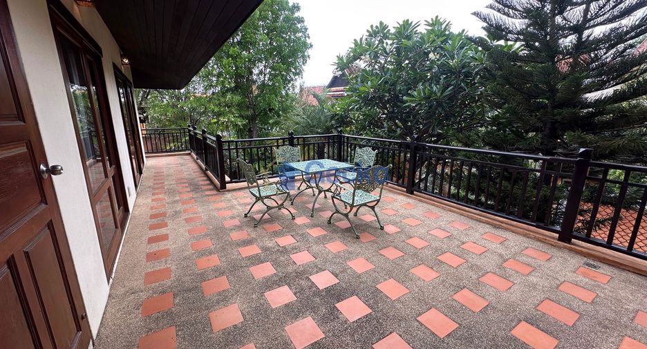 Casa en alquiler de 4 habitaciones en Jomtien, Pattaya