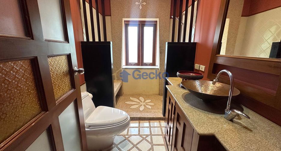 Casa en alquiler de 4 habitaciones en Jomtien, Pattaya