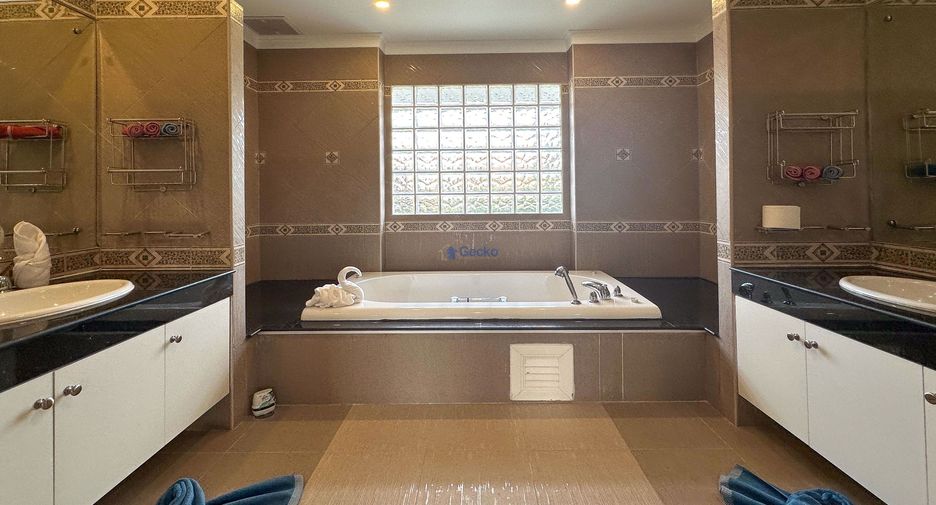 Condo en venta de 4 habitaciones en Pratumnak, Pattaya
