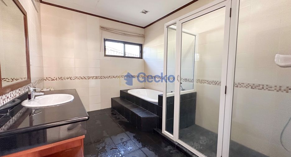 Haus zur Miete mit 5 Zimmer in East Pattaya, Pattaya