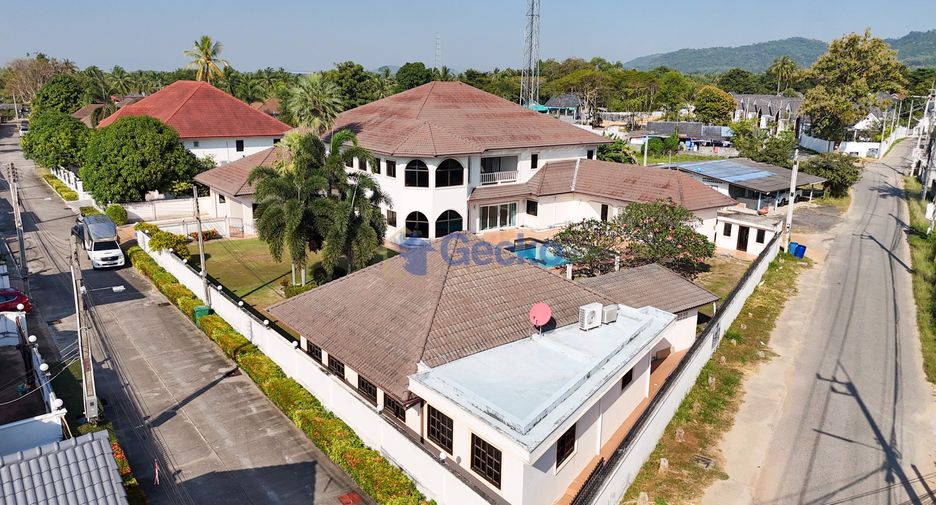 Haus zur Miete mit 5 Zimmer in East Pattaya, Pattaya