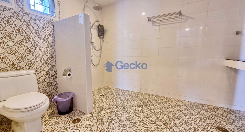 For rent 4 bedrooms house in Central Pattaya, Pattaya