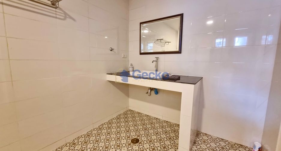 For rent 4 bedrooms house in Central Pattaya, Pattaya