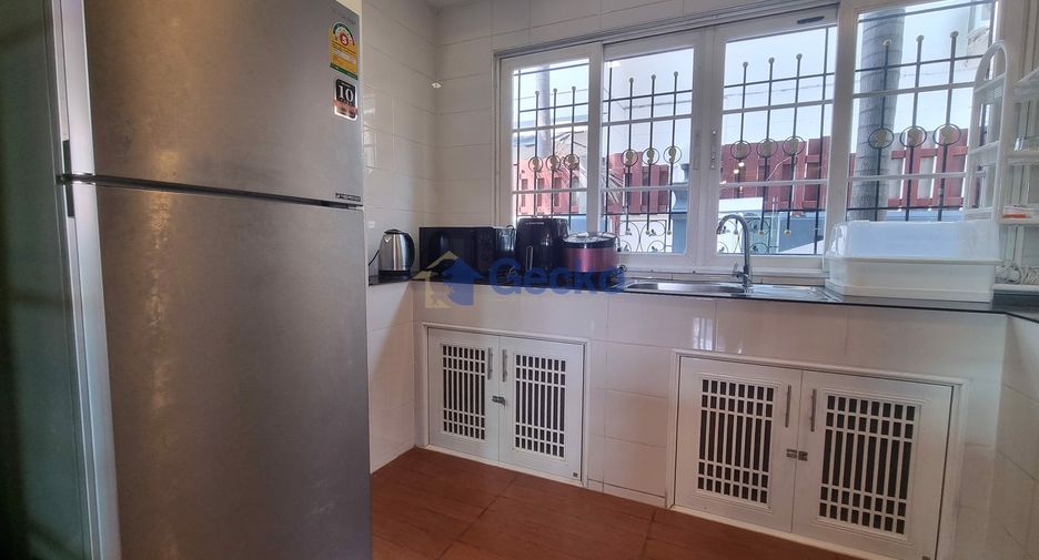 For rent 4 bedrooms house in Central Pattaya, Pattaya