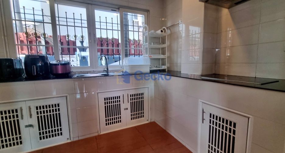 For rent 4 bedrooms house in Central Pattaya, Pattaya
