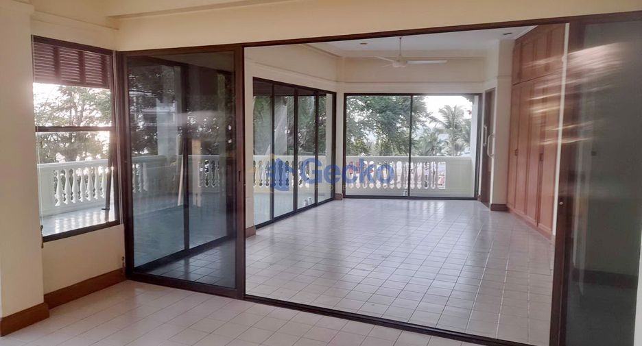 For rent 2 bedrooms condo in Sattahip, Chonburi