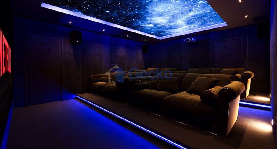 For sale 4 bedrooms house in Pratumnak, Pattaya