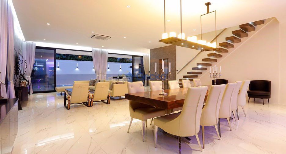 For sale 4 bedrooms house in Pratumnak, Pattaya