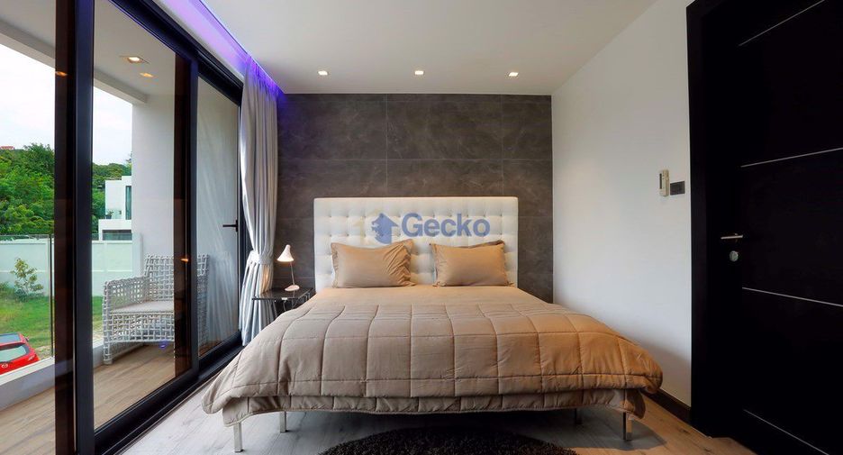 For sale 4 bedrooms house in Pratumnak, Pattaya