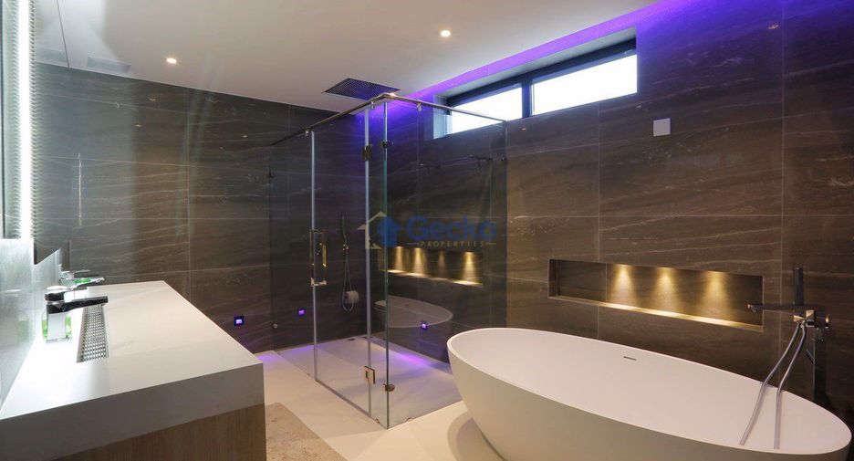 For sale 4 bedrooms house in Pratumnak, Pattaya
