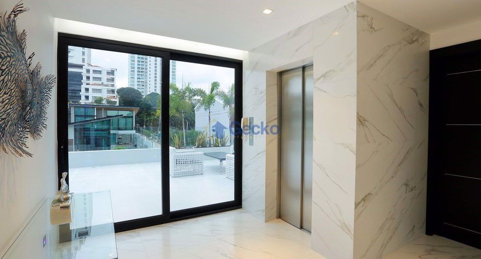 For sale 4 bedrooms house in Pratumnak, Pattaya