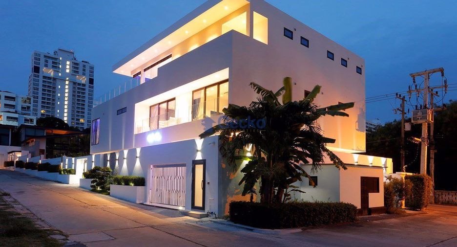 For sale 4 bedrooms house in Pratumnak, Pattaya