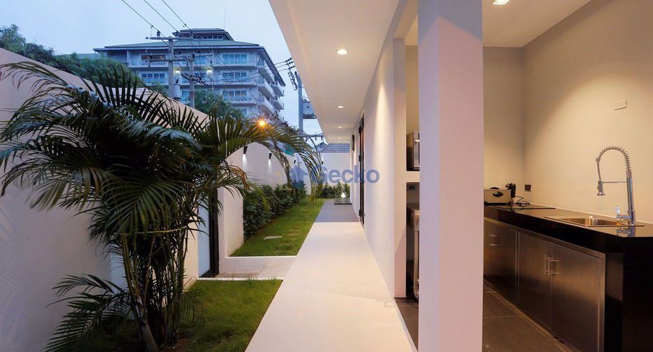 For sale 4 bedrooms house in Pratumnak, Pattaya