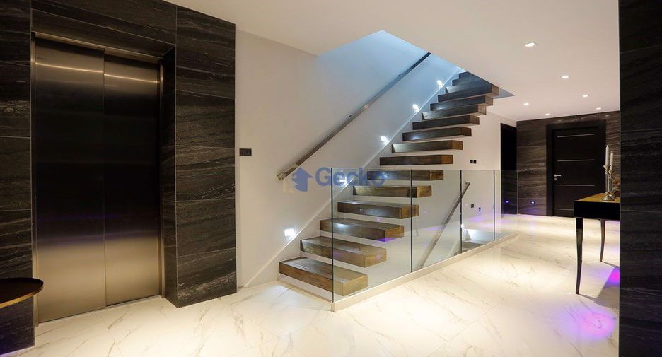 For sale 4 bedrooms house in Pratumnak, Pattaya
