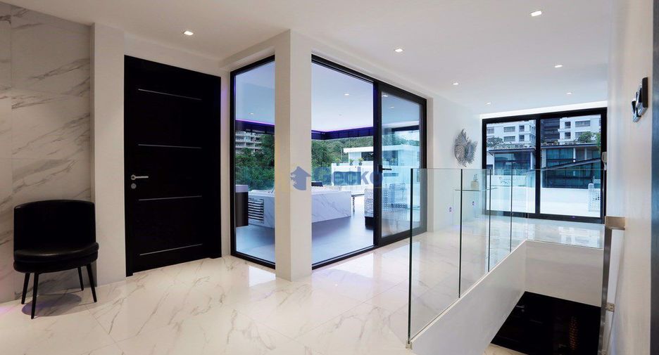 For sale 4 bedrooms house in Pratumnak, Pattaya
