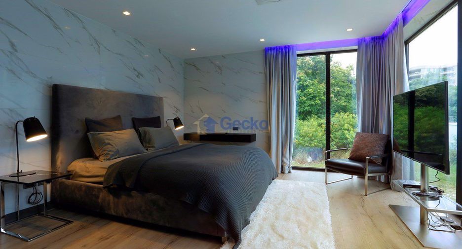 For sale 4 bedrooms house in Pratumnak, Pattaya
