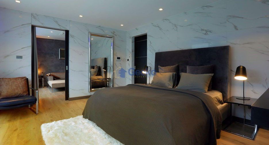 For sale 4 bedrooms house in Pratumnak, Pattaya