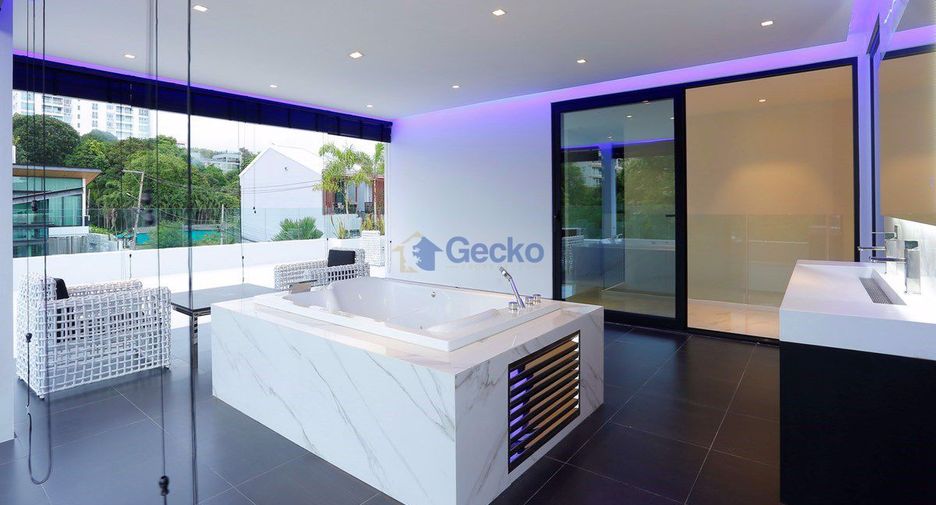 For sale 4 bedrooms house in Pratumnak, Pattaya