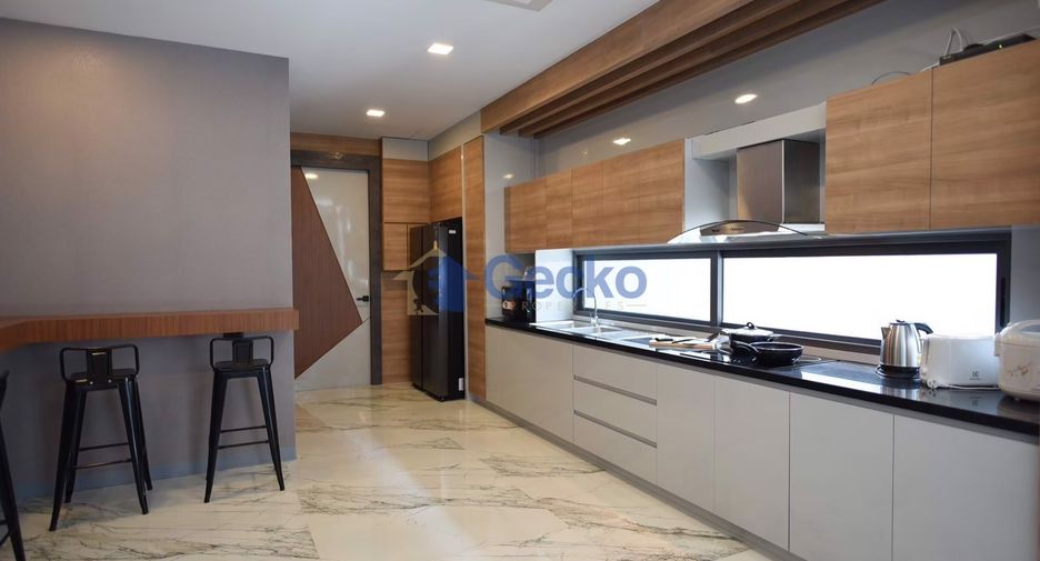 For rent 6 bedrooms house in East Pattaya, Pattaya