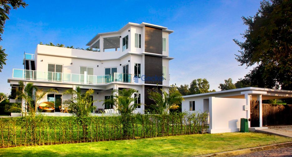 For sale 4 bedrooms house in Huay Yai, Pattaya