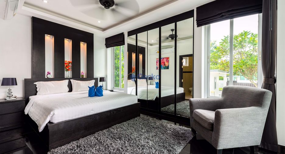 For sale 4 bedrooms house in Huay Yai, Pattaya