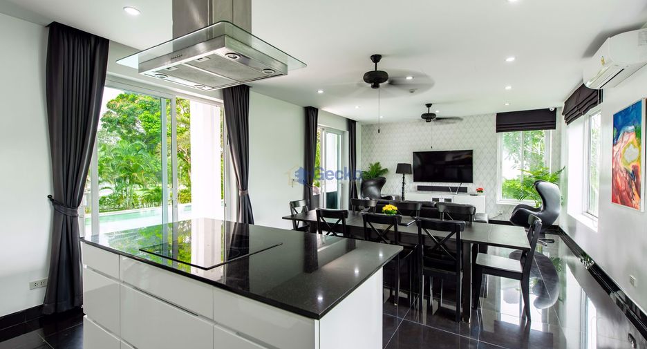 For sale 4 bedrooms house in Huay Yai, Pattaya
