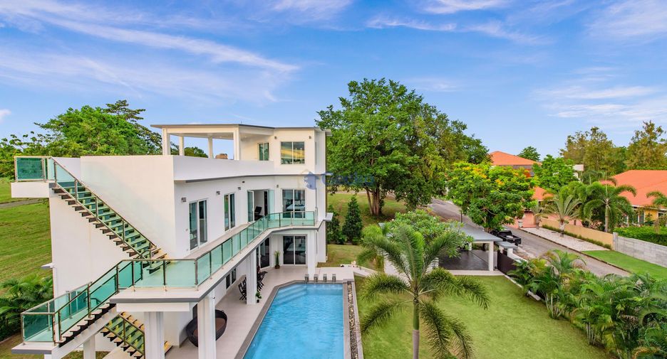 For sale 4 bedrooms house in Huay Yai, Pattaya