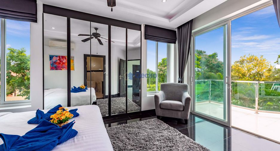 For sale 4 bedrooms house in Huay Yai, Pattaya